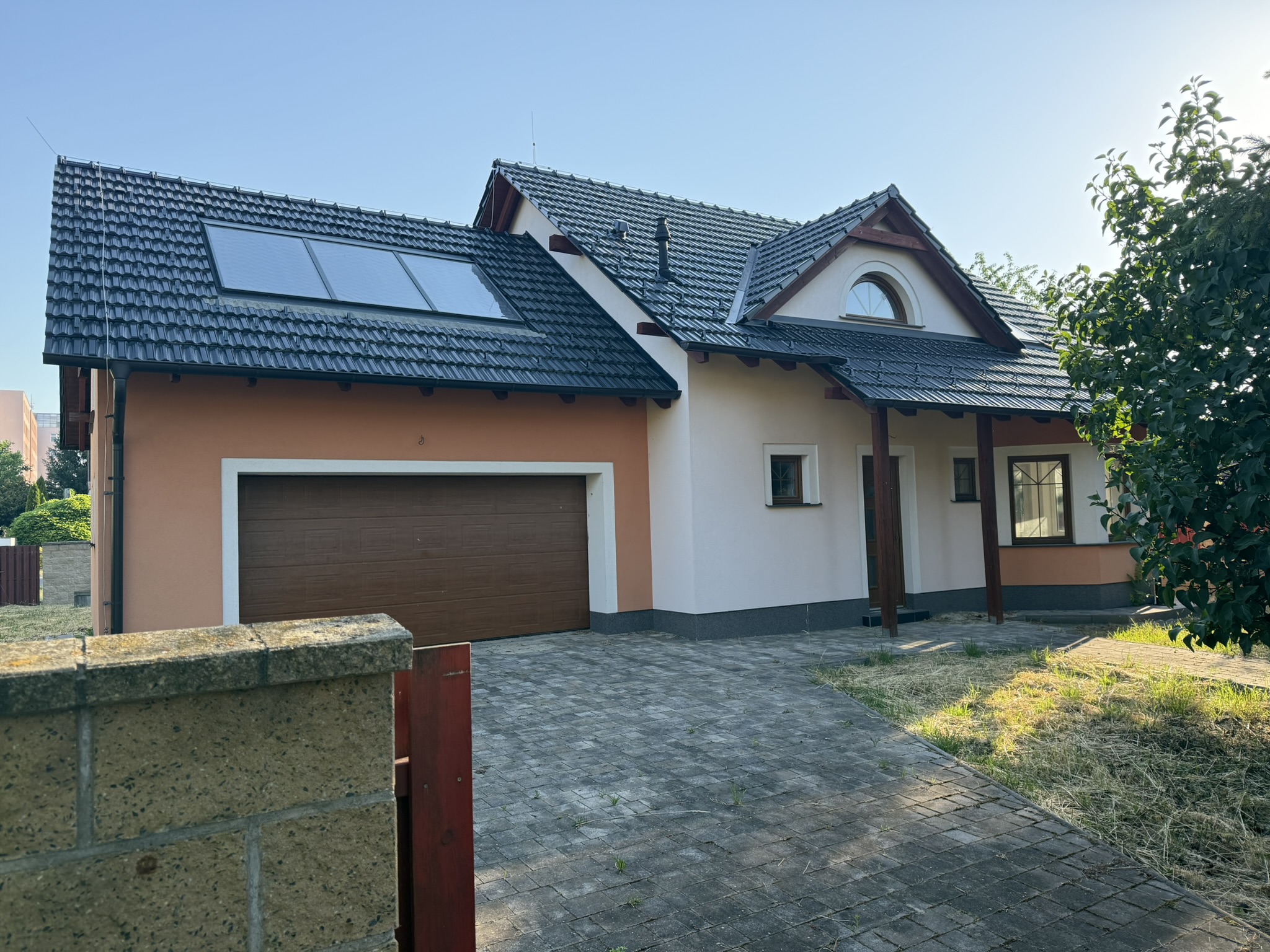Přední pohled